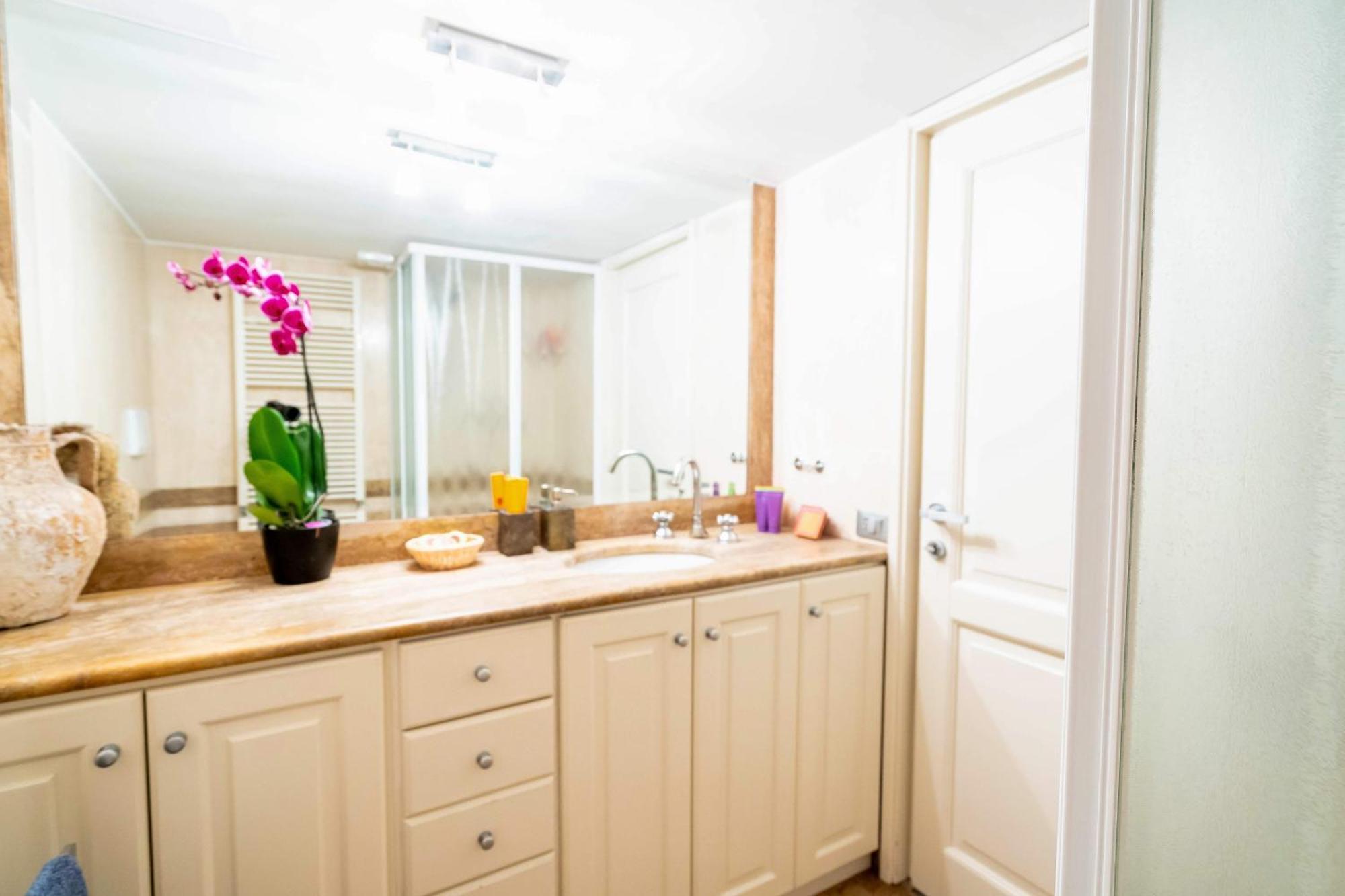 White Style Gambero Apartment Рим Екстериор снимка