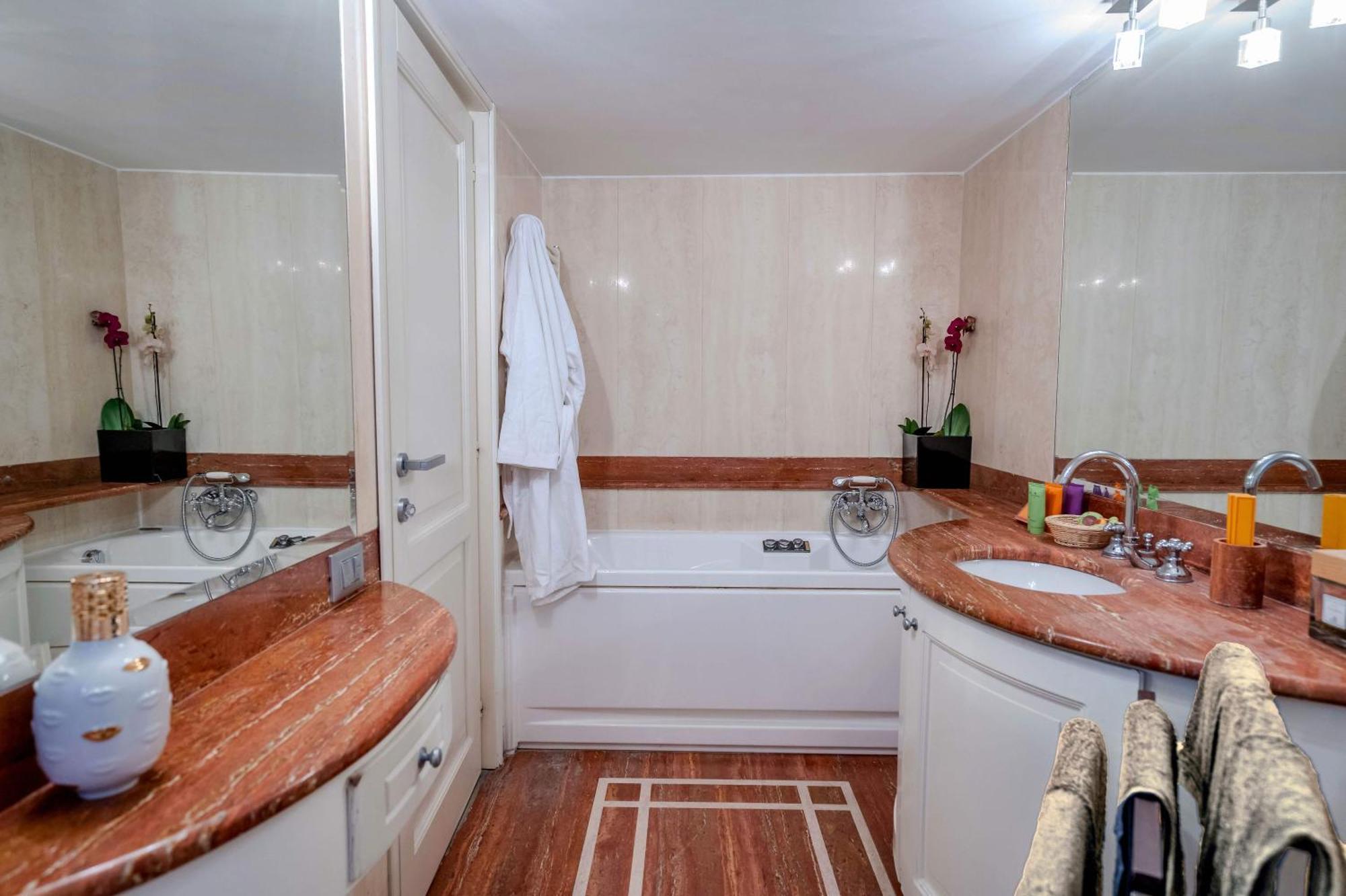White Style Gambero Apartment Рим Екстериор снимка